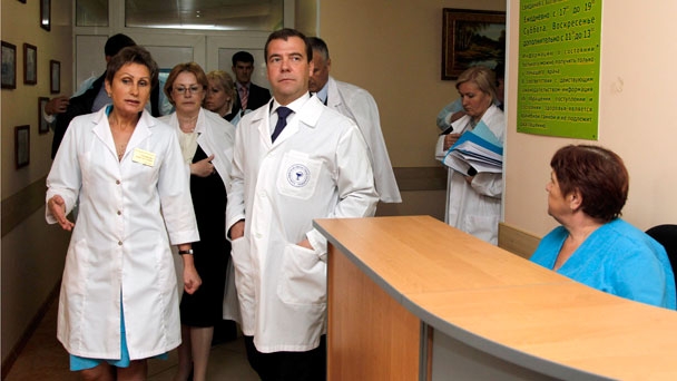 Prime Minister Dmitry Medvedev inspects Sakhalin regional hospital