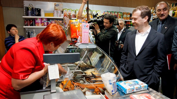 Prime Minister Dmitry Medvedev visits Primorye store