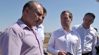 Д.А.Медведев посетил посёлок Иловля, где ознакомился с ходом уборки ячменя