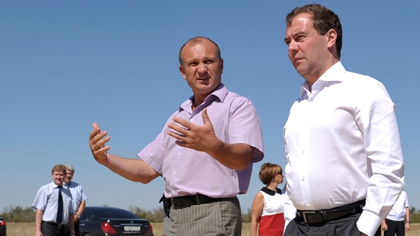 Dmitry Medvedev and cooperative farming director Alexander Yegorov