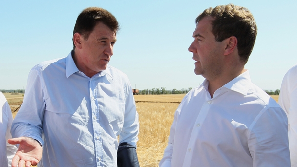 Dmitry Medvedev and Volgograd Region Governor Sergei Bozhenov