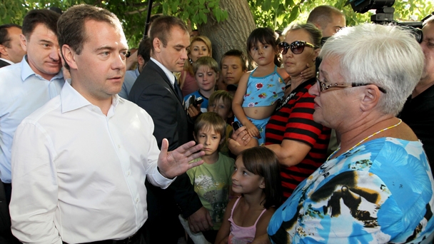 Dmitry Medvedev talks with residents of the village of Ilovlya