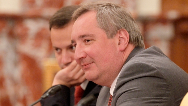 Deputy Prime Minister Dmitry Rogozin and Deputy Prime Minister Arkady Dvorkovich at a government meeting