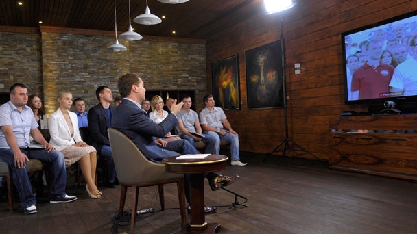 Prime Minister Dmitry Medvedev holds a video conference with members of the Young Guards of United Russia national public organisation and activists from the Gvardeisk 2012 federal education camp