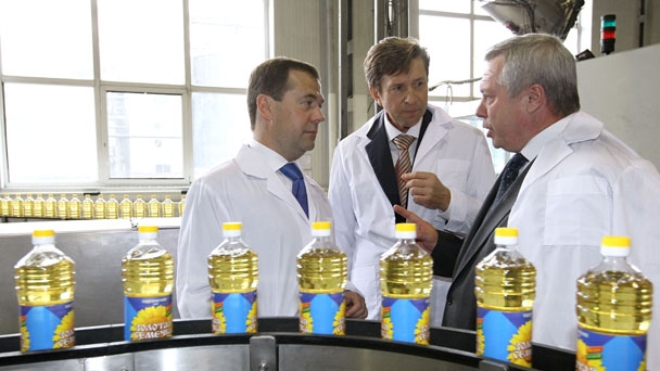 Prime Minister Dmitry Medvedev visits the Yug Rusi Group’s oil mill in Rostov-on-Don