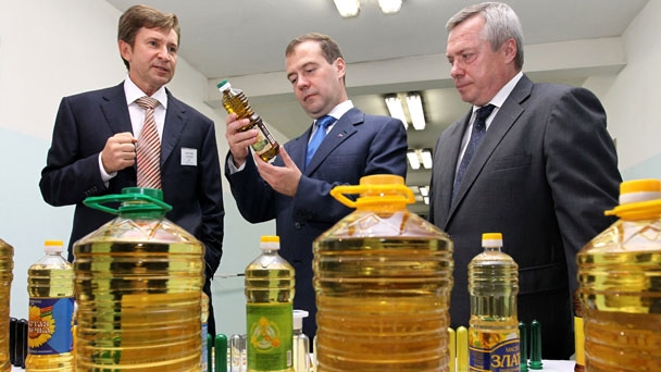 Prime Minister Dmitry Medvedev visits the Yug Rusi Group’s oil mill in Rostov-on-Don