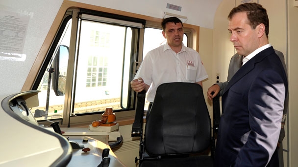 Председатель Правительства Российской Федерации Д.А.Медведев посетил эксплуатационное локомотивное депо и ознакомился с работой «медицинского поезда»