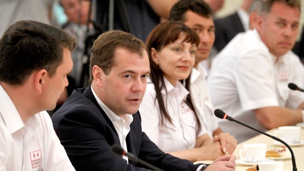 Prime Minister Dmitry Medvedev meets with railway workers