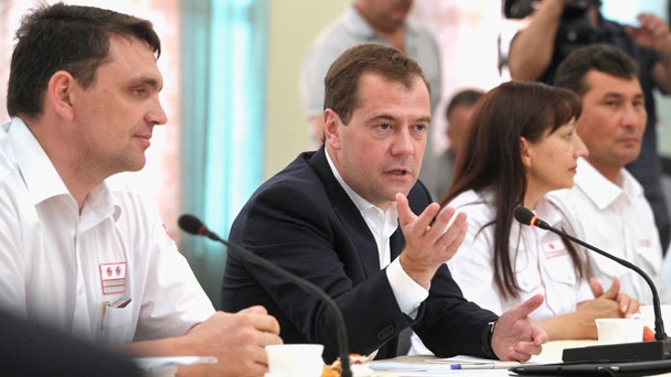 Prime Minister Dmitry Medvedev meets with railway workers