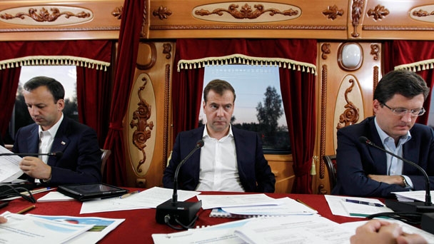 Prime Minister Dmitry Medvedev, Deputy Prime Minister Arkady Dvorkovich and Minister of Energy Alexander Novak at a meeting on railway tariffs policy on a train from Omsk to Tomsk