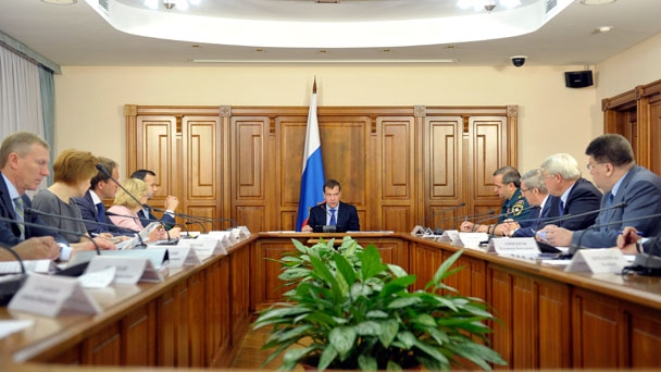 Prime Minister Dmitry Medvedev holds a meeting on the situation in the constituent entities of the Russian Federation suffering from abnormally high temperatures in 2012