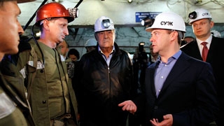 Председатель Правительства Российской Федерации Д.А.Медведев встретился с шахтёрами угольной шахты «Комсомолец»