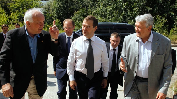 Prime Minister Dmitry Medvedev, director of the the G.I.Budker Nuclear Physics Institute of the Russian Academy of Sciences’ Siberian Branch, Gennady Kulipanov, chairman of the Russian Academy of Sciences’ Siberian Branch, Dr Alexander Aseyev