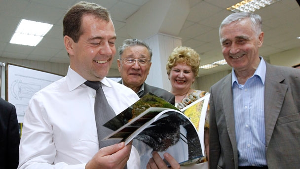 Prime Minister Dmitry Medvedev and Dr Alexander Skrinsky from the Russian Academy of Sciences
