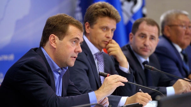 Prime Minister Dmitry Medvedev, Minister of Transport of the Russian Federation Maxim Sokolov and Presidential Plenipotentiary Envoy in the Volga Federal District Mikhail Babich at a meeting on the development of regional air passenger services