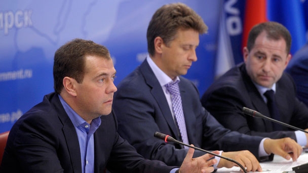 Prime Minister Dmitry Medvedev, Minister of Transport of the Russian Federation Maxim Sokolov and Presidential Plenipotentiary Envoy in the Volga Federal District Mikhail Babich at a meeting on the development of regional air passenger services