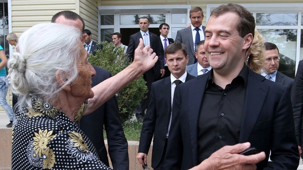 Prime Minister Dmitry Medvedev visits a hospital in Tskhinval