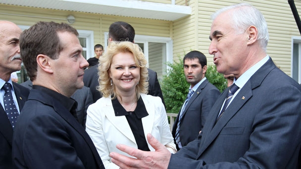 Prime Minister Dmitry Medvedev, President of South Ossetia Leonid Tibilov and Tatyana Golikova, Presidential Aide on Socio-Economic Issues of Abkhazia and South Ossetia