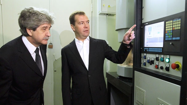 Prime Minister Dmitry Medvedev visits St Petersburg State Institute of Technology (a technological university)