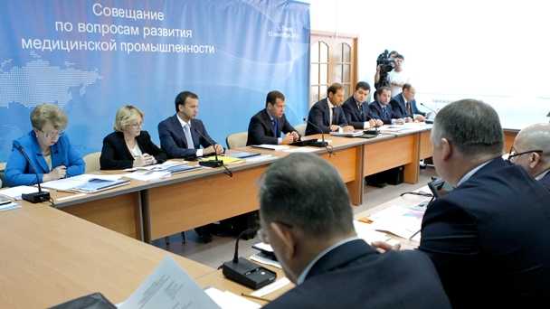 Председатель Правительства Дмитрий Медведев на совещании по вопросам развития медицинской промышленности