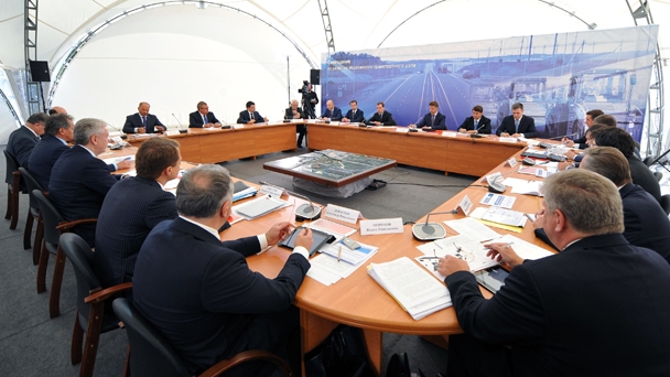 Dmitry Medvedev at the meeting on the Moscow transport hub