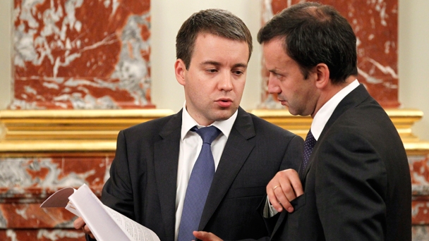 Deputy Prime Minister Arkady Dvorkovich and Minister of Communications and Mass Media Nikolai Nikiforov before the government meeting