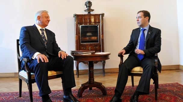 Prime Minister Dmitry Medvedev meets with Prime Minister of the Republic of Belarus Mikhail Myasnikovich in Yalta