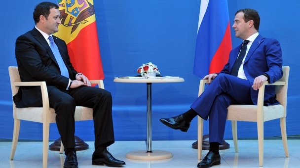 Prime Minister Dmitry Medvedev at a meeting with his Moldovan counterpart Vladimir Filat in Yalta