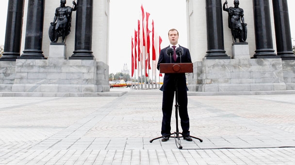 Председатель Правительства Д.А.Медведев принял участие в церемонии открытия Триумфальной арки в Москве