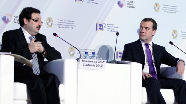 Председатель Правительства Дмитрий Медведев и ректор РАНХиГС Владимир Мау