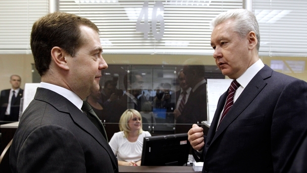 Председатель Правительства Дмитрий Медведев и мэр Москвы Сергей Собянин