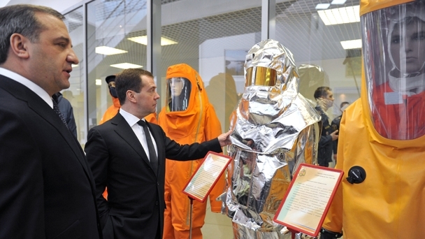 Inspection of the exhibition devoted to the results of the Russian Emergencies Ministry’s R&D projects