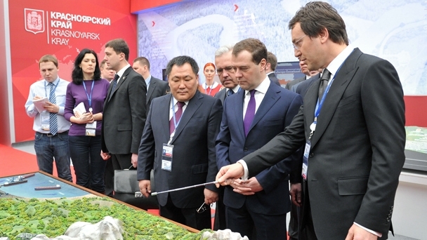 Tour of an exhibition at the 10th Krasnoyarsk Economic Forum