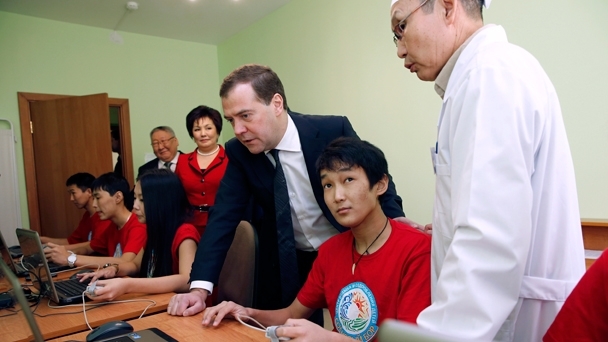 Dmitry Medvedev visits Sosnovy Bor children’s health and recreation centre in Yakutia