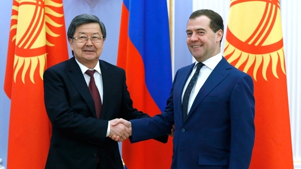 Премьер-министр Киргизской Республики Жанторо Сатыбалдиев и Председатель Правительства Дмитрий Медведев