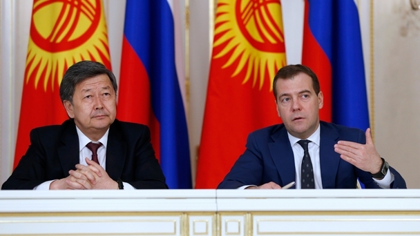 Prime Minister of the Kyrgyz Republic Zhantoro Satybaldiyev and Prime Minister Dmitry Medvedev