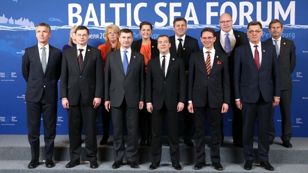 Group photo of the heads of the delegations of nations participating in the Baltic Sea Forum