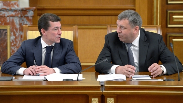 Глава Минтруда Максим Топилин, глава Минрегиона Игорь Слюняев перед заседанием Правительства