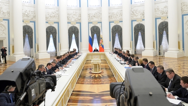 Совещание у Президента России Владимира Путина о ходе выполнения указов от 7 мая 2012 года №№596-606